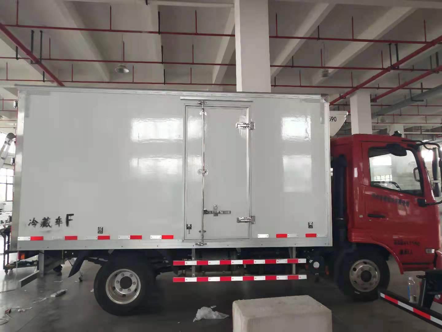 Refrigerated truck body panel construction