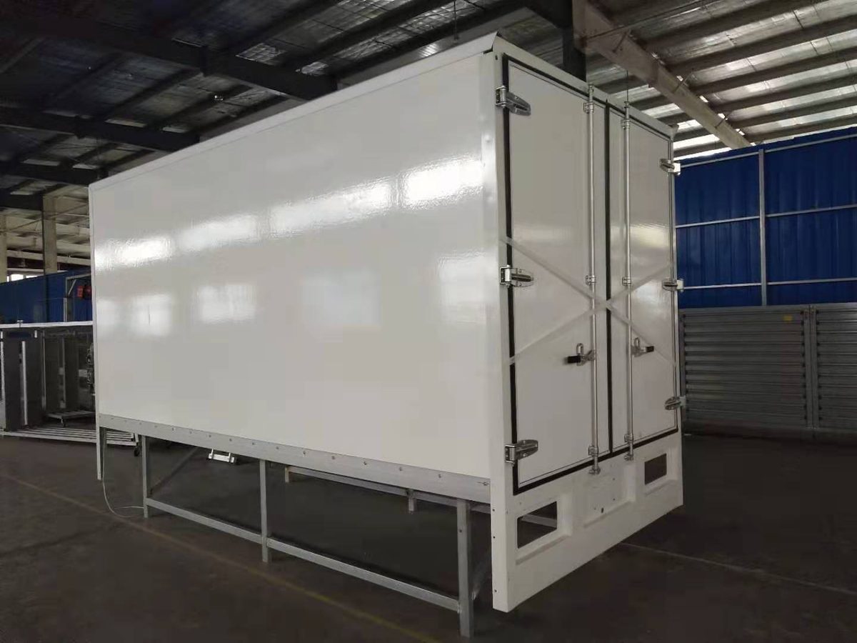 HOTECH CKD dry freight truck body — PP honeycomb composite panels, fully assembled