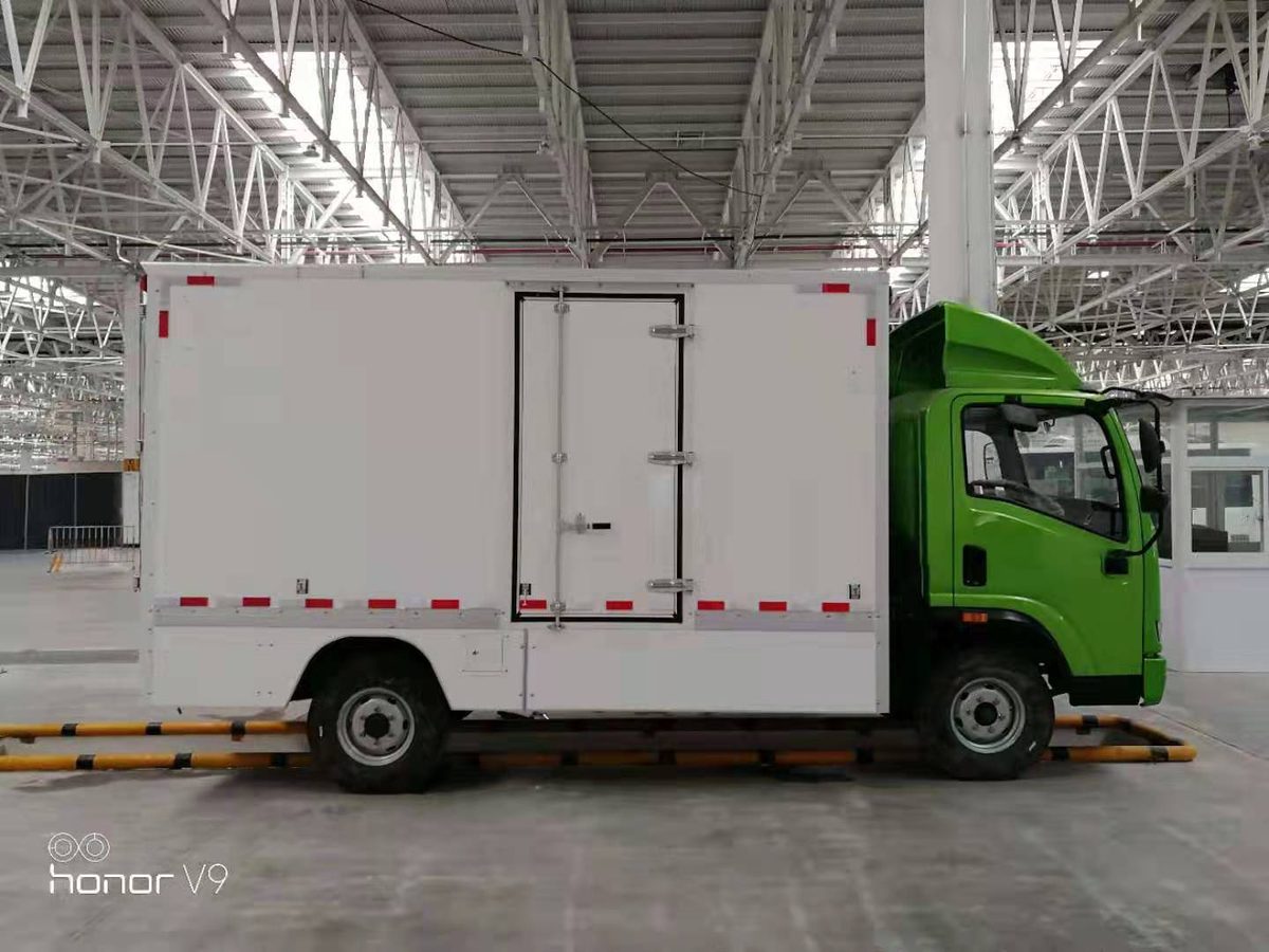 HOTECH dry freight truck body with side access door